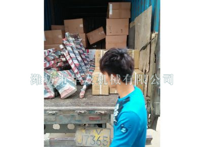 點擊查看詳細(xì)信息<br>標(biāo)題：華友機械發(fā)貨現(xiàn)場 閱讀次數(shù)：9324